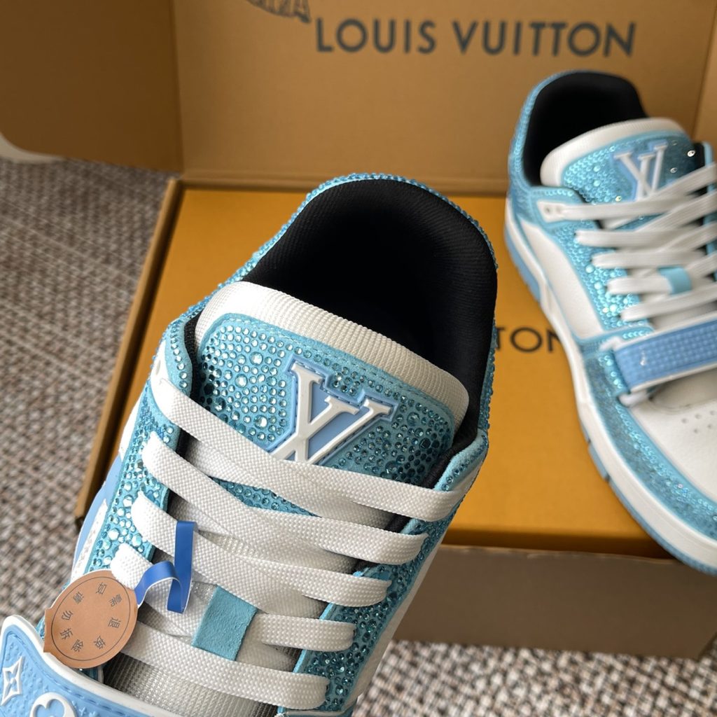 LOUIS VUITTON Sneakers in Premium Leather with Molded Rubber Outsole