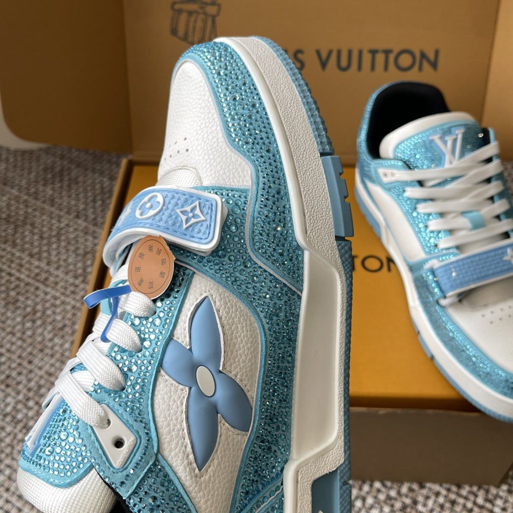 LOUIS VUITTON Sneakers in Premium Leather with Molded Rubber Outsole