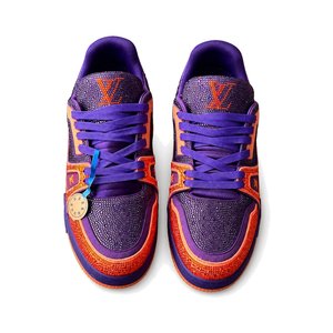 LOUIS VUITTON Sneakers in Premium Leather with Molded Rubber Outsole