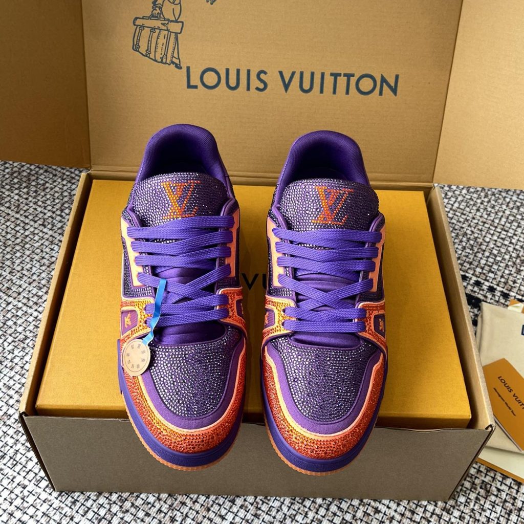 LOUIS VUITTON Sneakers in Premium Leather with Molded Rubber Outsole