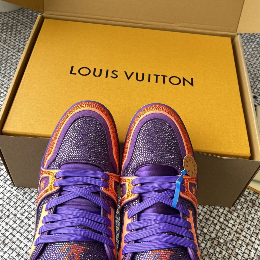 LOUIS VUITTON Sneakers in Premium Leather with Molded Rubber Outsole