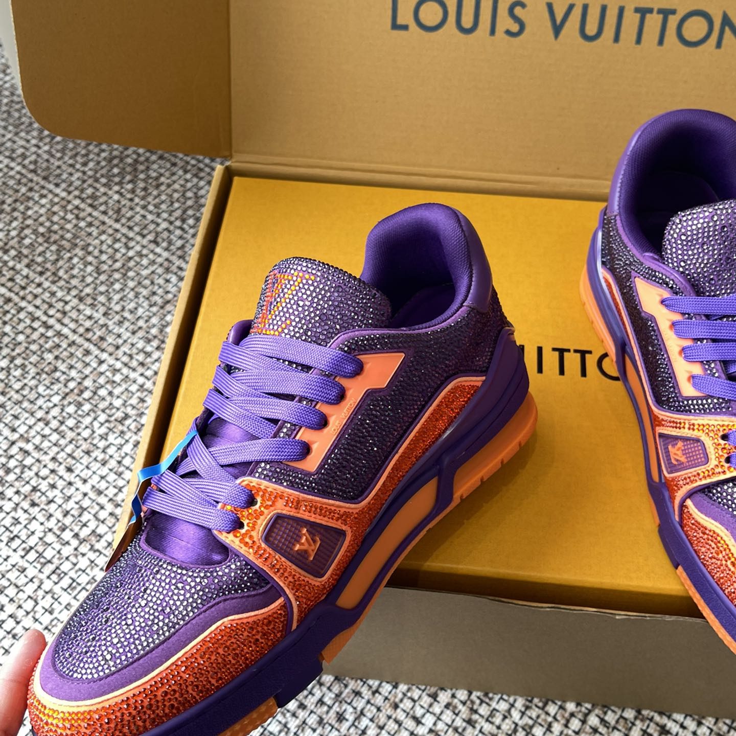 LOUIS VUITTON Sneakers in Premium Leather with Molded Rubber Outsole