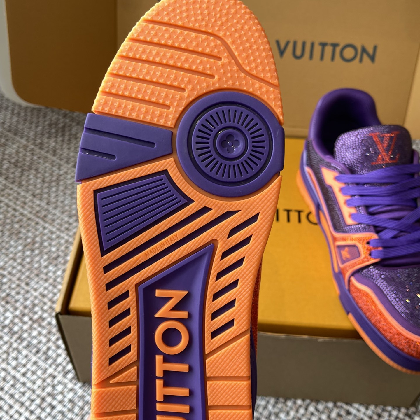 LOUIS VUITTON Sneakers in Premium Leather with Molded Rubber Outsole