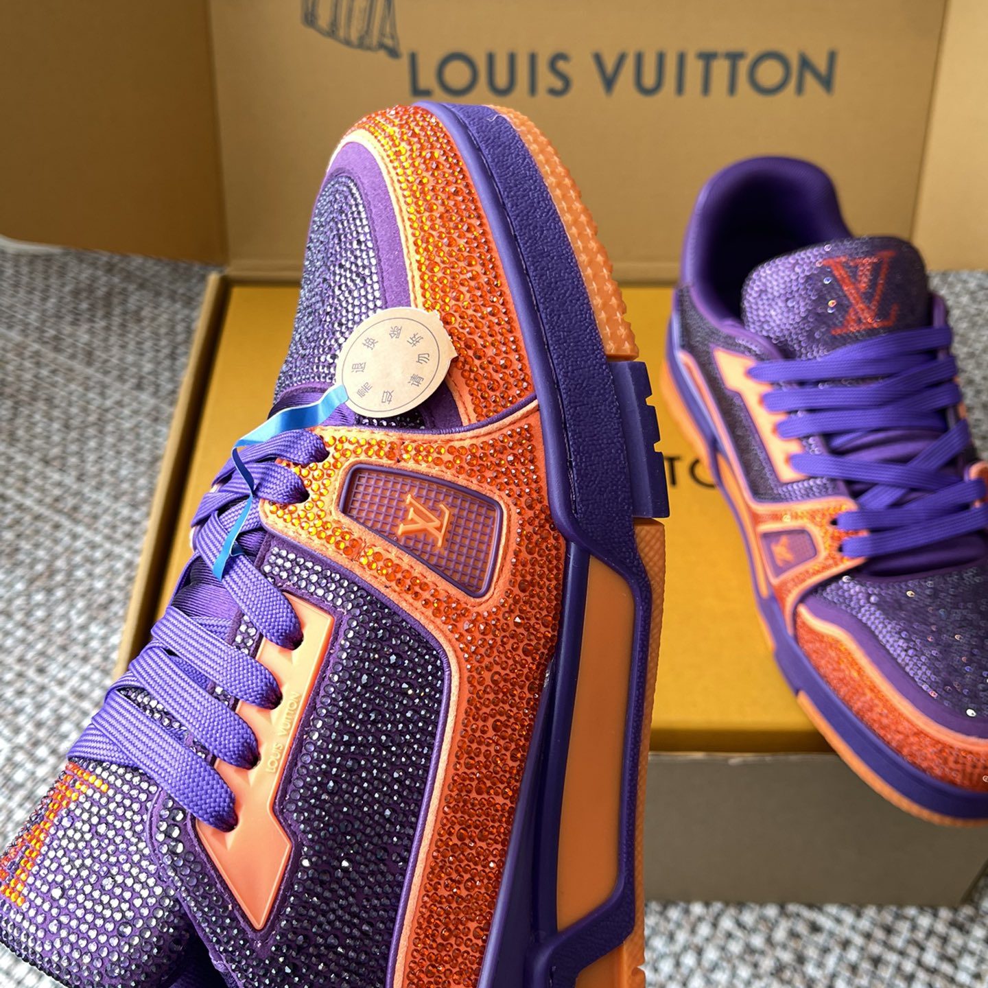 LOUIS VUITTON Sneakers in Premium Leather with Molded Rubber Outsole