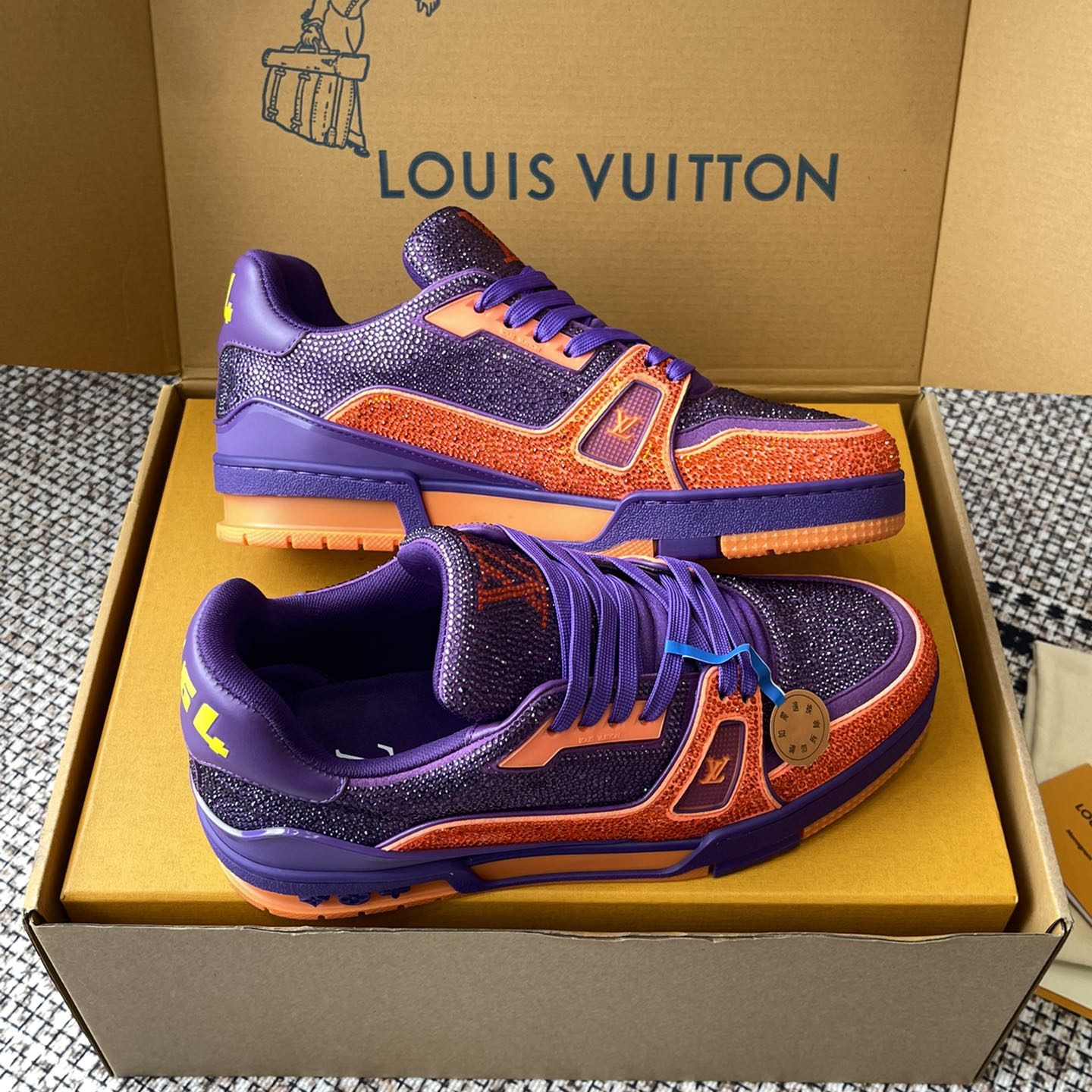 LOUIS VUITTON Sneakers in Premium Leather with Molded Rubber Outsole