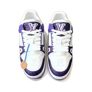 LOUIS VUITTON Sneakers in Premium Leather with Molded Rubber Outsole