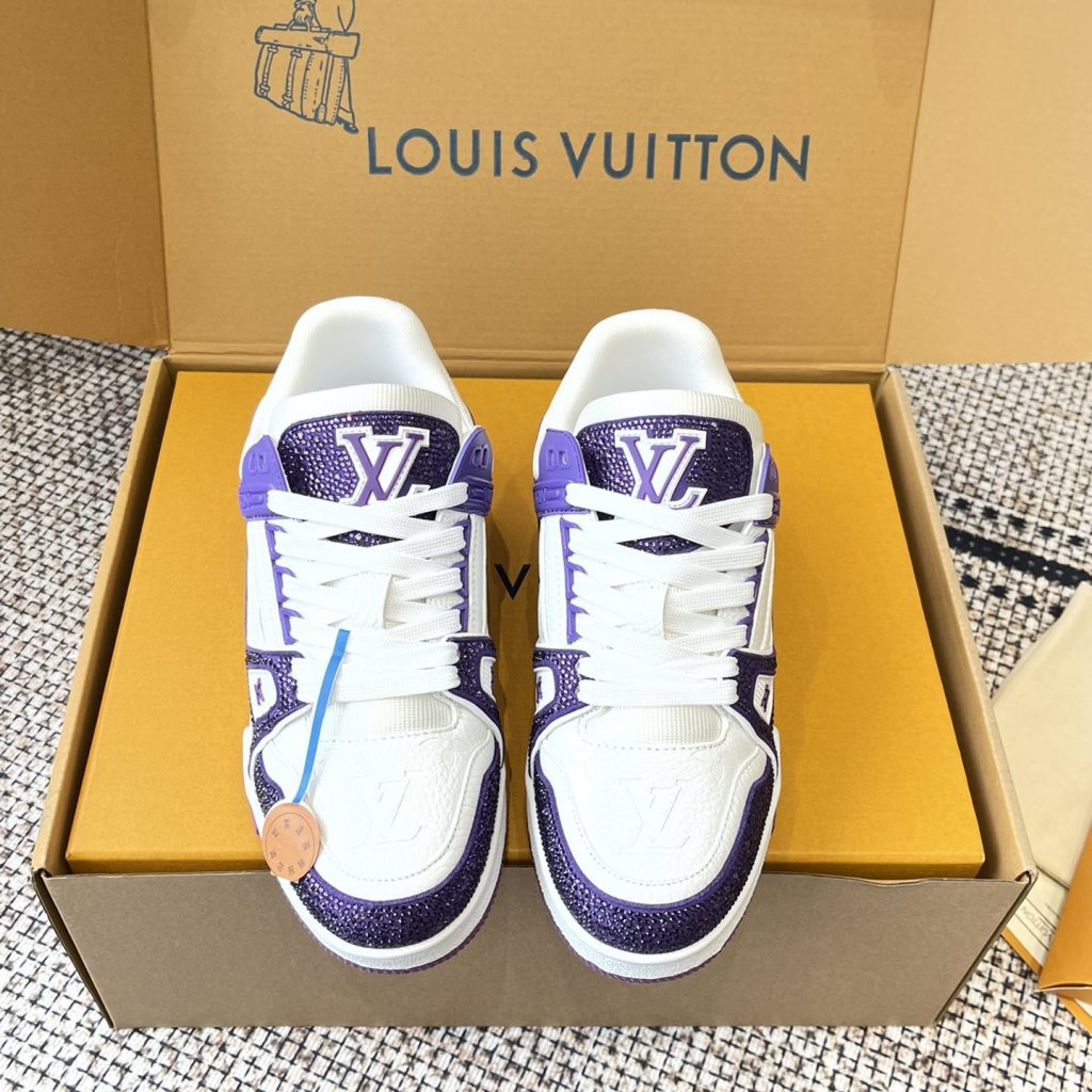 LOUIS VUITTON Sneakers in Premium Leather with Molded Rubber Outsole
