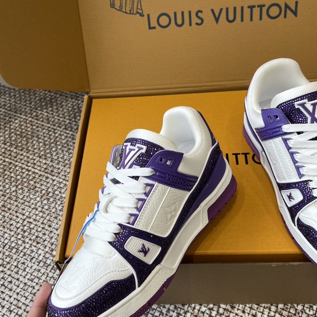 LOUIS VUITTON Sneakers in Premium Leather with Molded Rubber Outsole