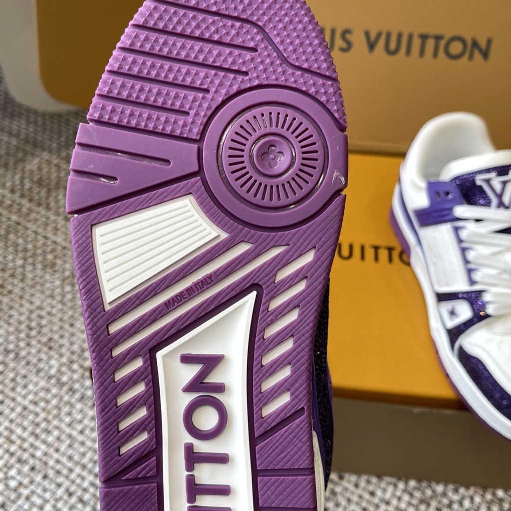 LOUIS VUITTON Sneakers in Premium Leather with Molded Rubber Outsole