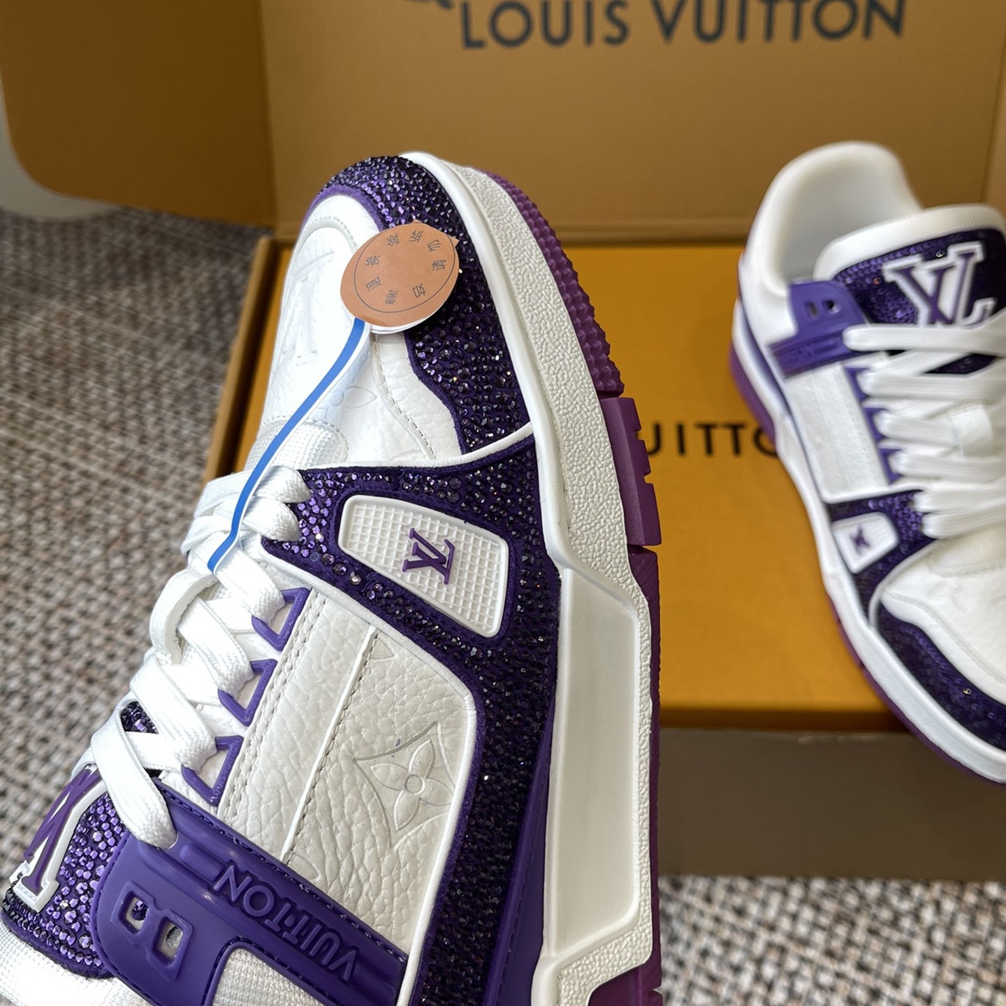 LOUIS VUITTON Sneakers in Premium Leather with Molded Rubber Outsole