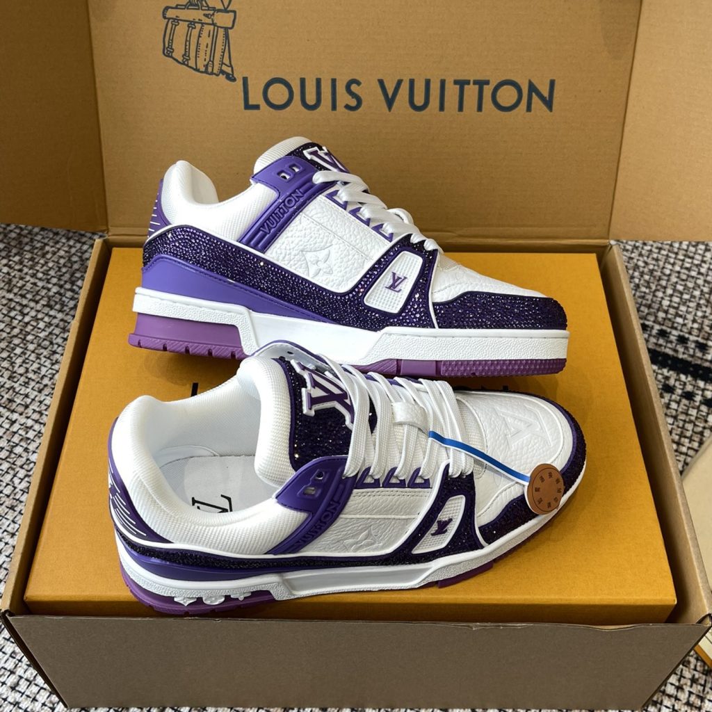 LOUIS VUITTON Sneakers in Premium Leather with Molded Rubber Outsole