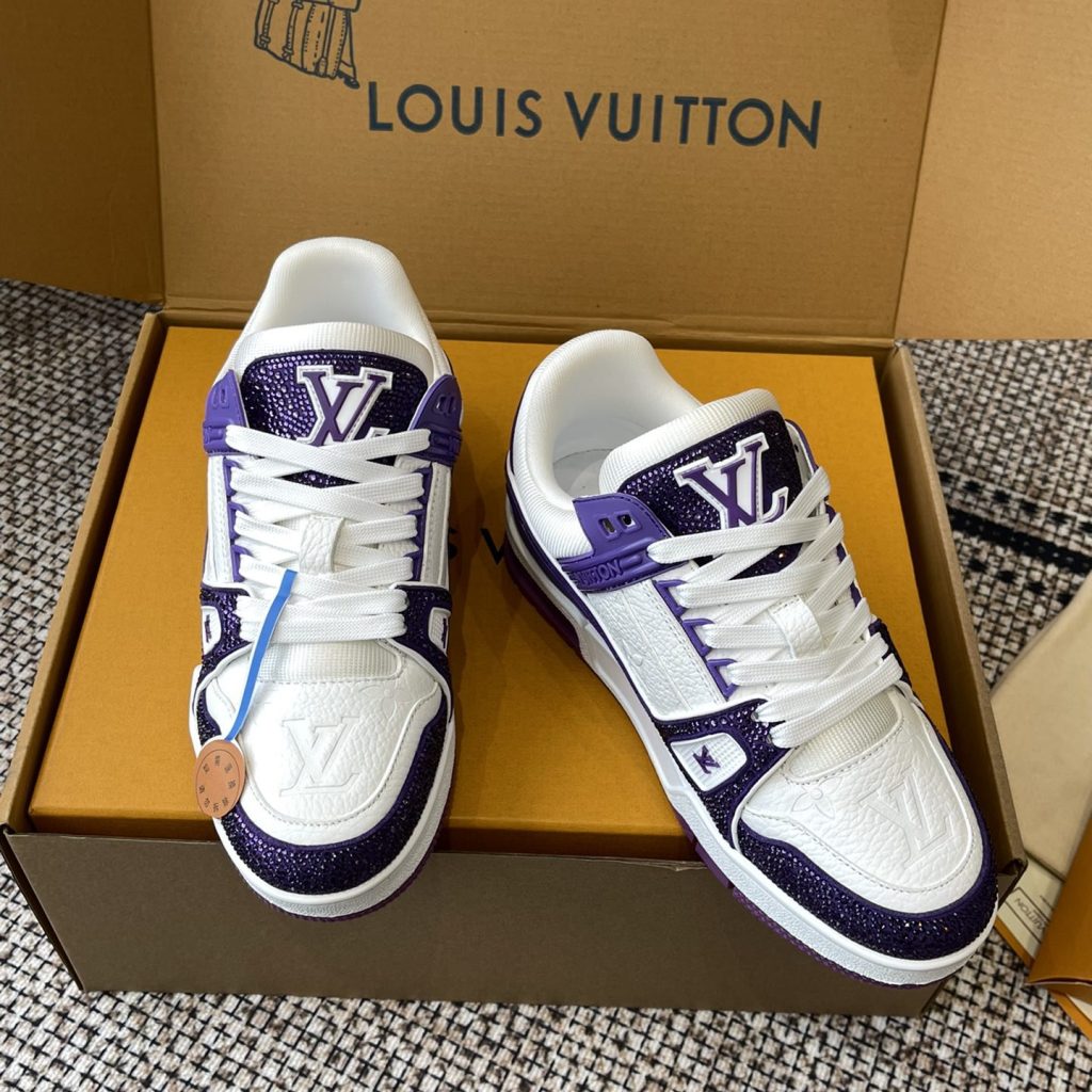 LOUIS VUITTON Sneakers in Premium Leather with Molded Rubber Outsole