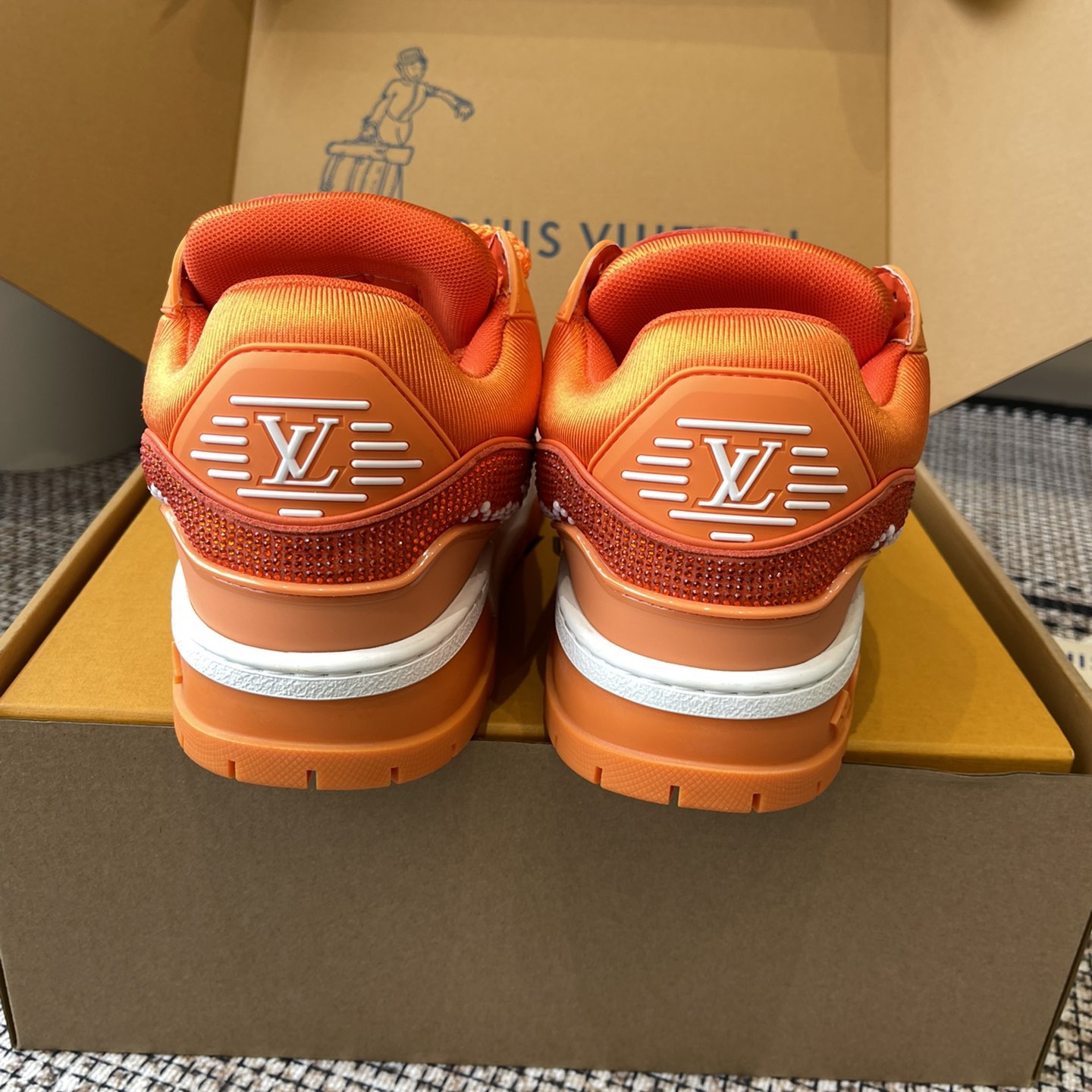 LOUIS VUITTON Sneakers in Premium Leather with Molded Rubber Outsole