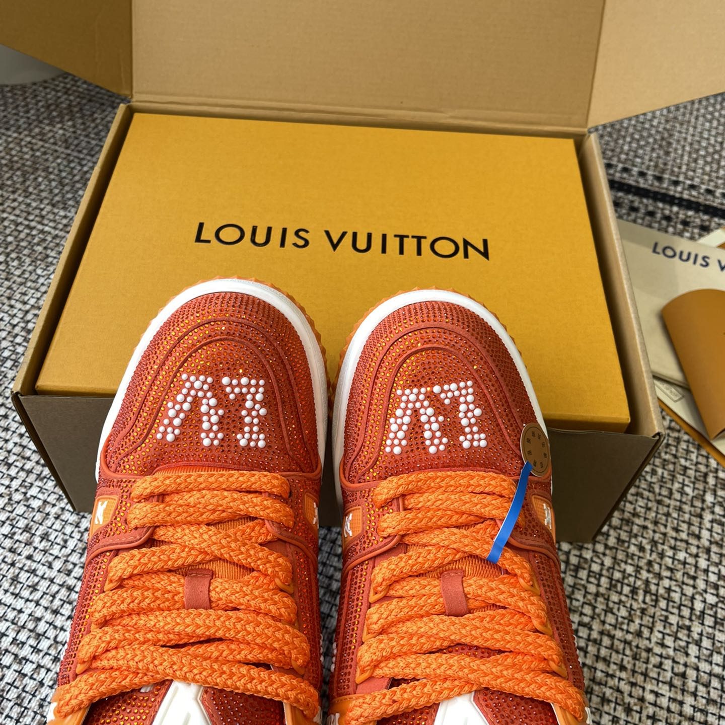 LOUIS VUITTON Sneakers in Premium Leather with Molded Rubber Outsole