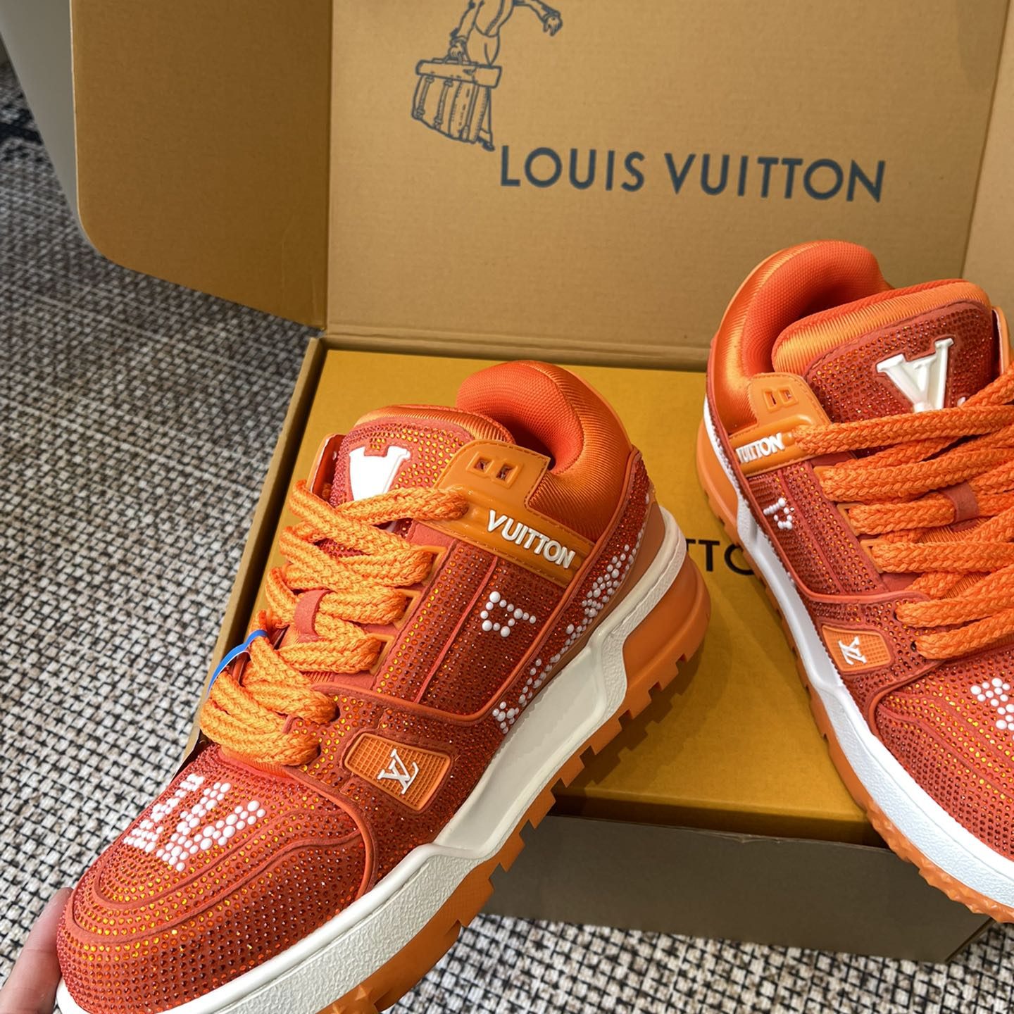 LOUIS VUITTON Sneakers in Premium Leather with Molded Rubber Outsole