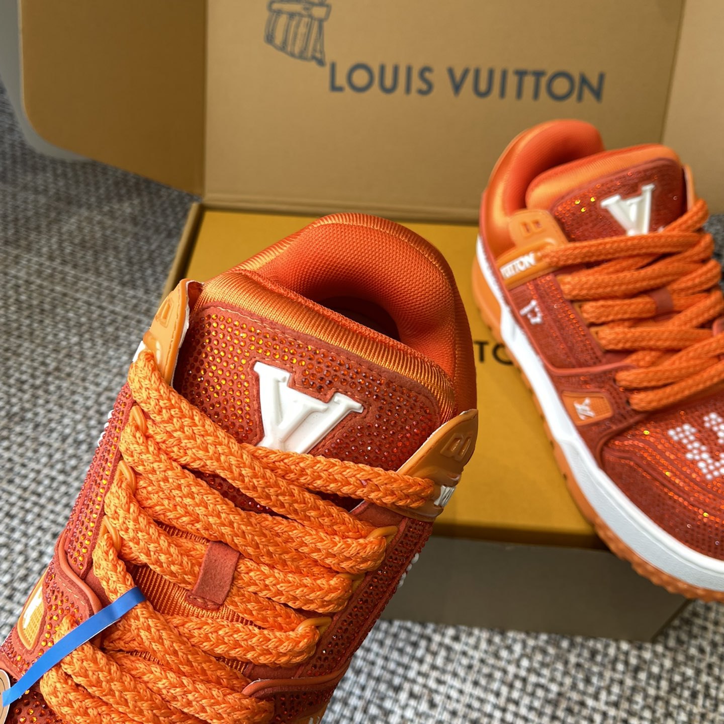 LOUIS VUITTON Sneakers in Premium Leather with Molded Rubber Outsole