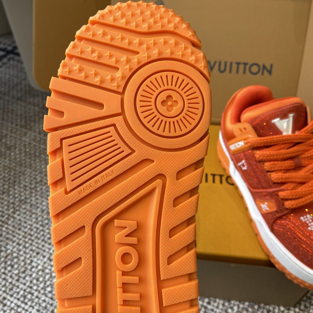 LOUIS VUITTON Sneakers in Premium Leather with Molded Rubber Outsole