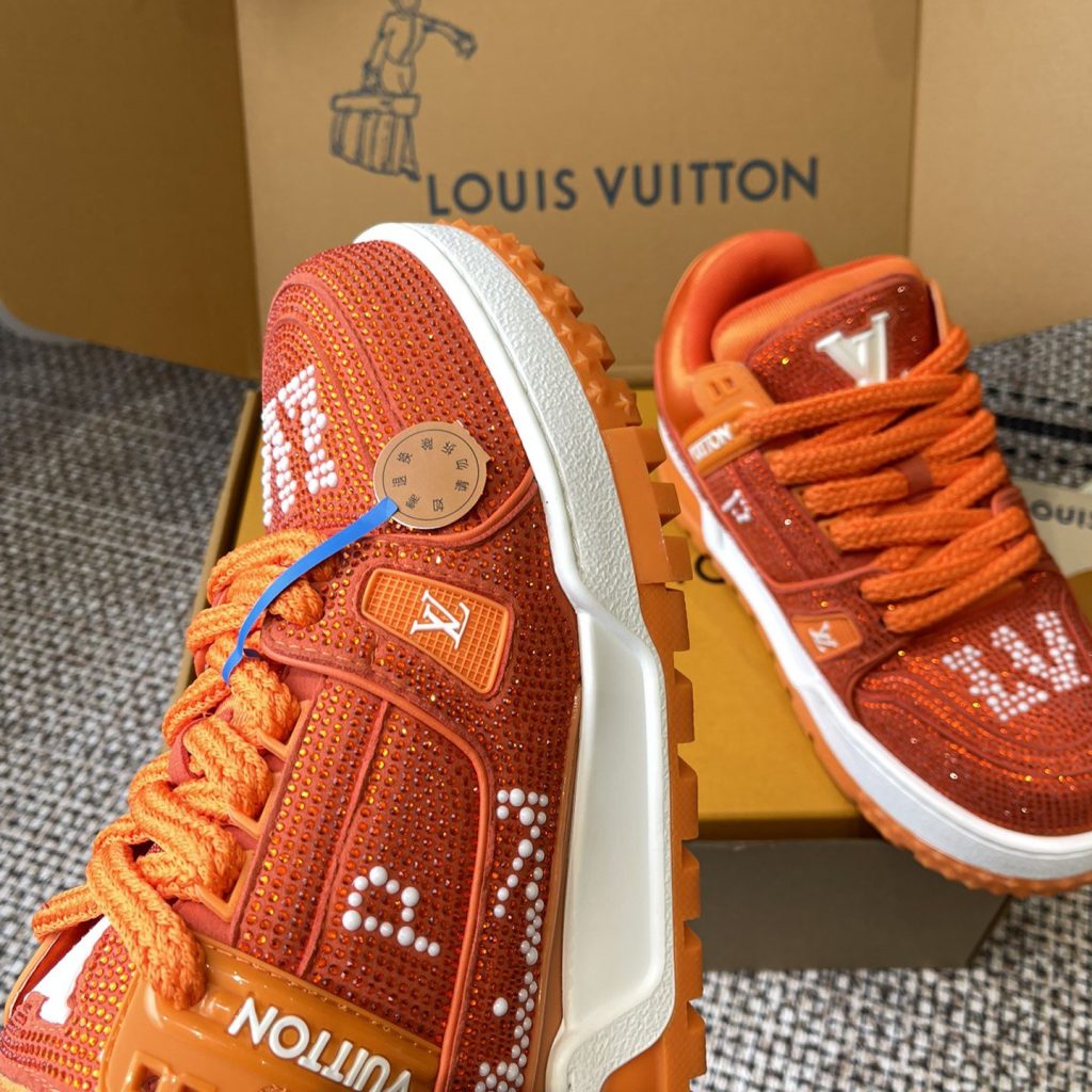 LOUIS VUITTON Sneakers in Premium Leather with Molded Rubber Outsole