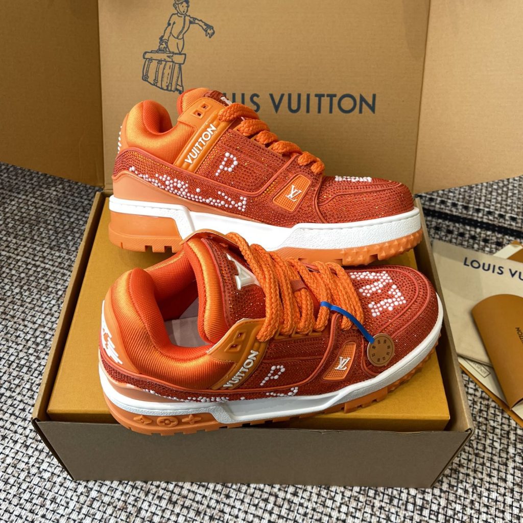 LOUIS VUITTON Sneakers in Premium Leather with Molded Rubber Outsole