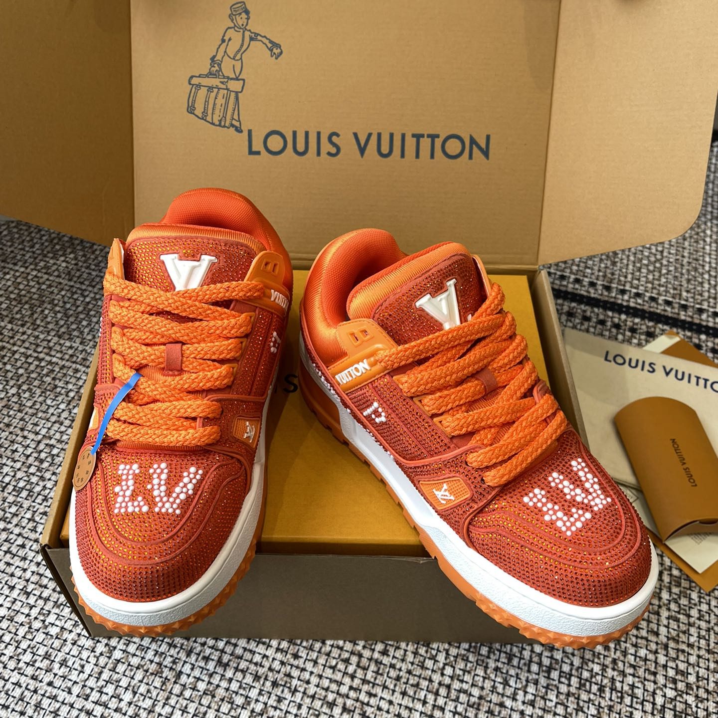 LOUIS VUITTON Sneakers in Premium Leather with Molded Rubber Outsole