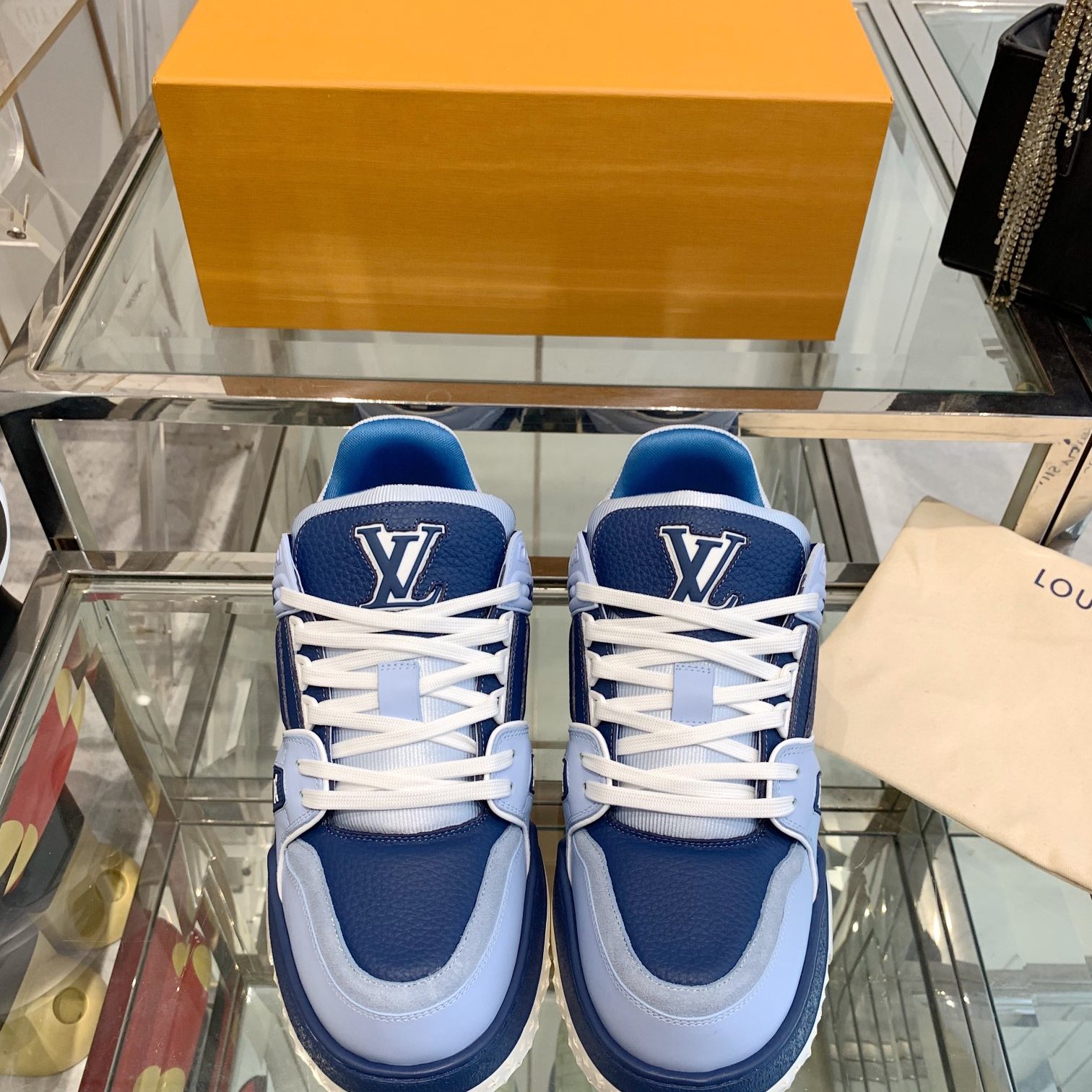 LOUIS VUITTON Sneakers in Premium Leather with Molded Rubber Outsole