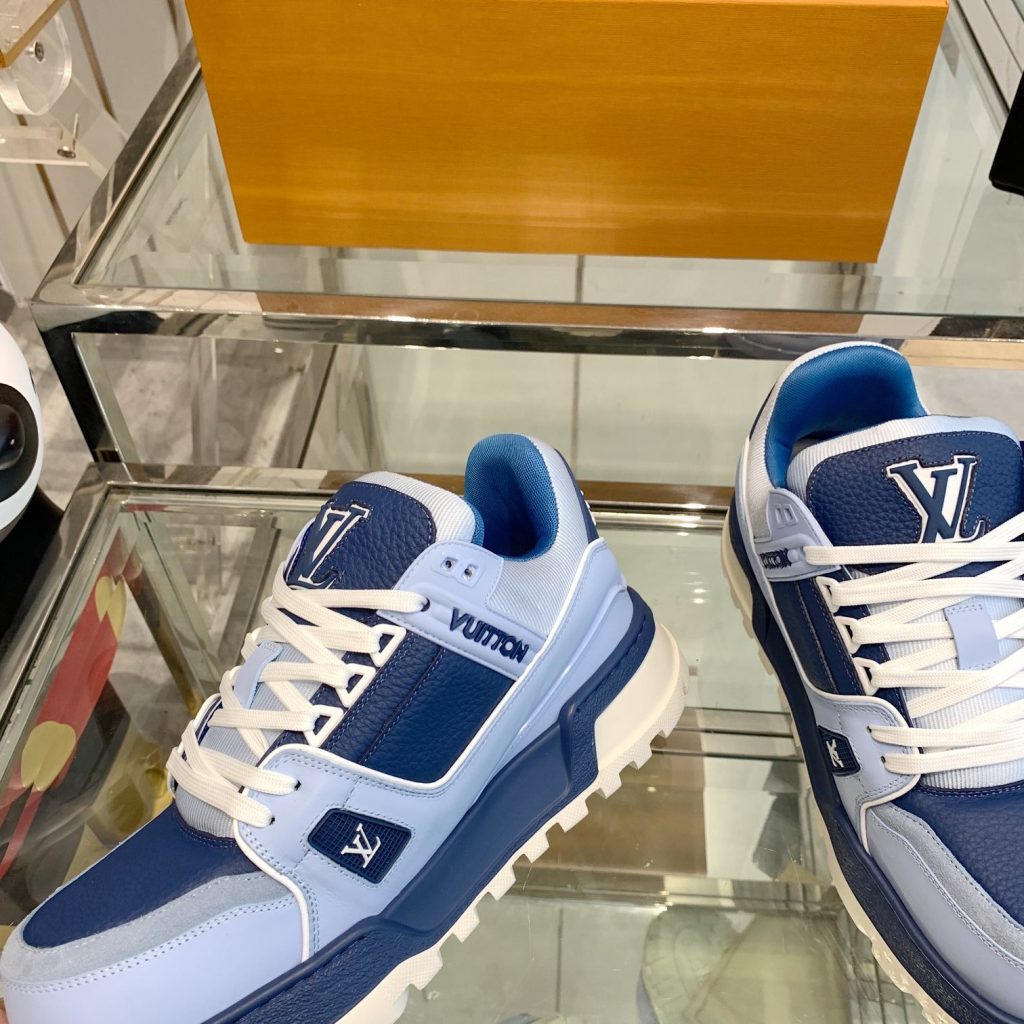 LOUIS VUITTON Sneakers in Premium Leather with Molded Rubber Outsole