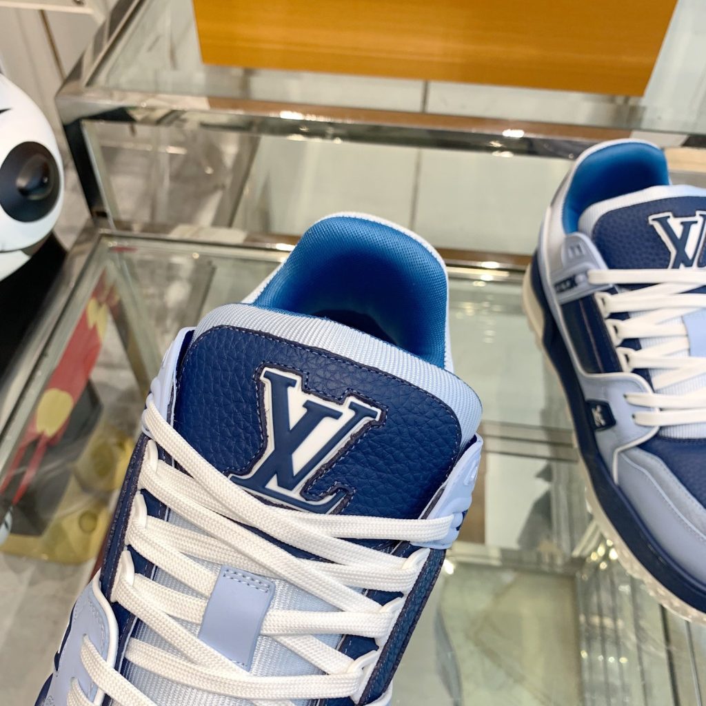 LOUIS VUITTON Sneakers in Premium Leather with Molded Rubber Outsole