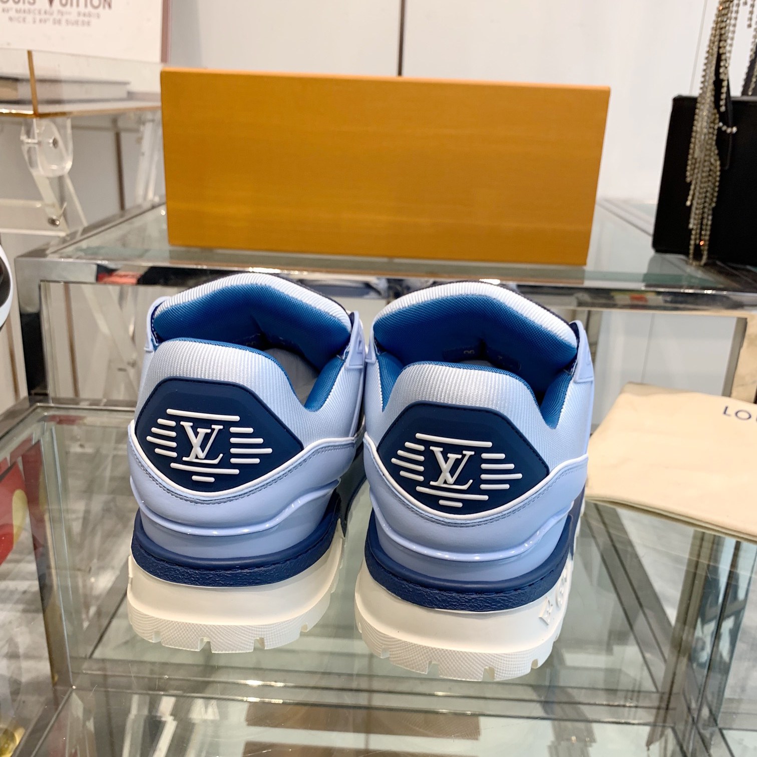 LOUIS VUITTON Sneakers in Premium Leather with Molded Rubber Outsole