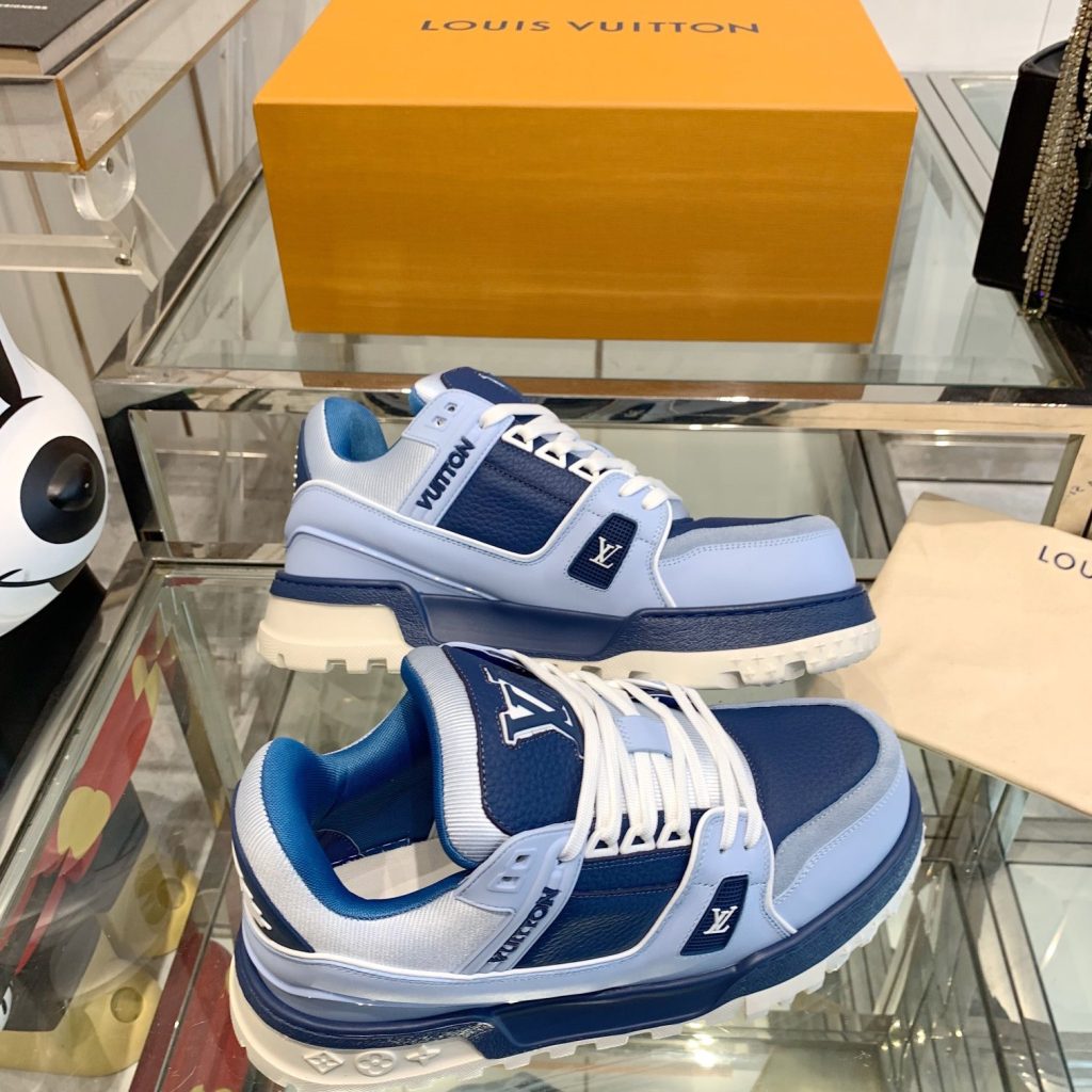 LOUIS VUITTON Sneakers in Premium Leather with Molded Rubber Outsole