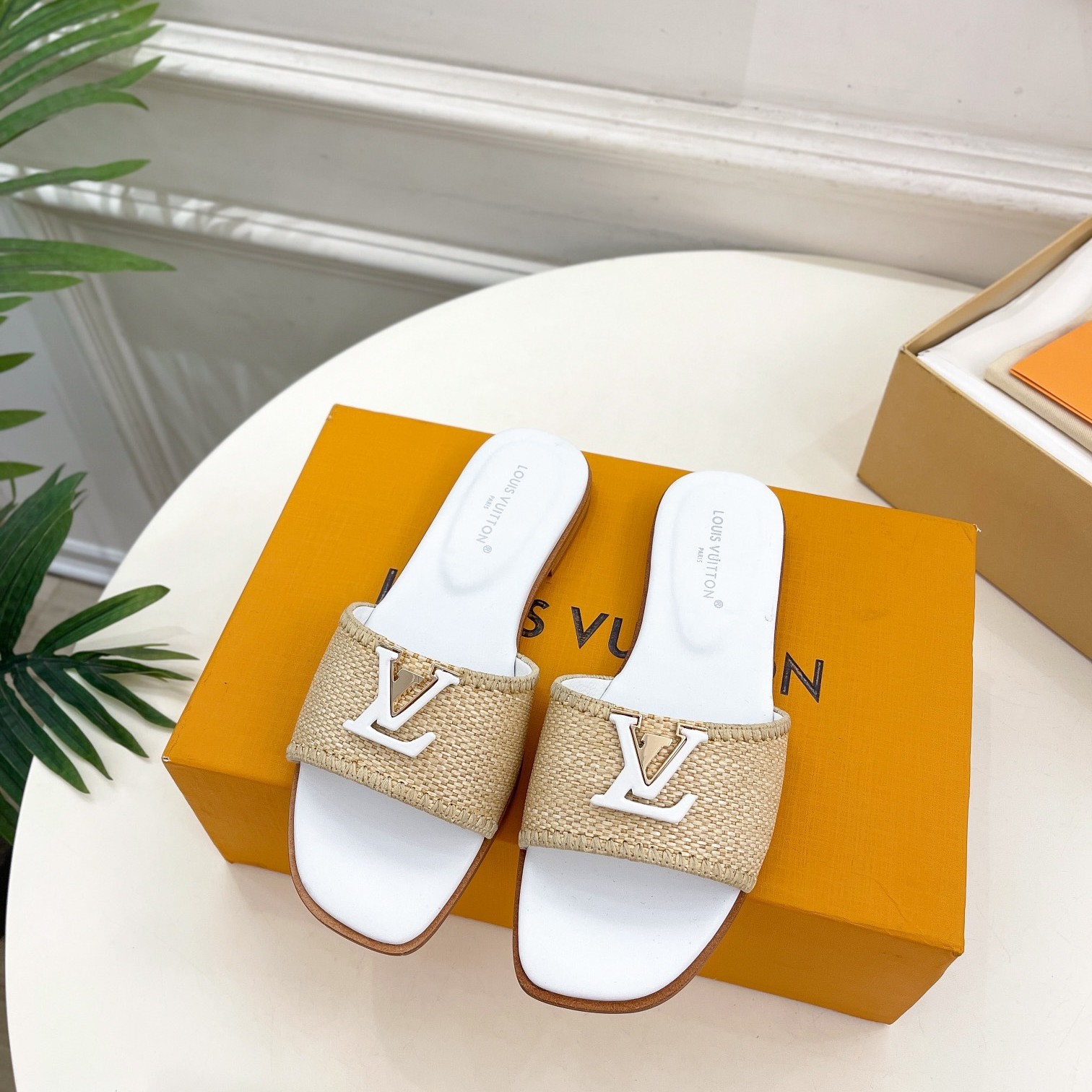 LOUIS VUITTON Sandals in Premium Leather with Molded Rubber Outsole