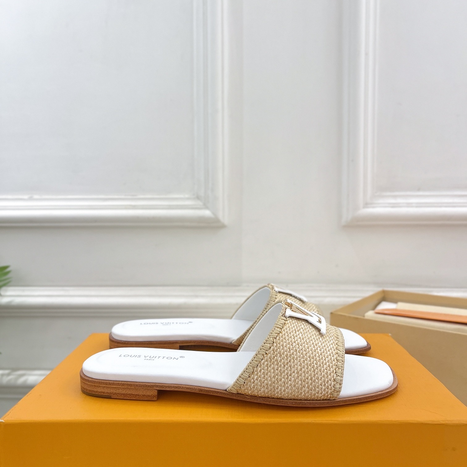 LOUIS VUITTON Sandals in Premium Leather with Molded Rubber Outsole