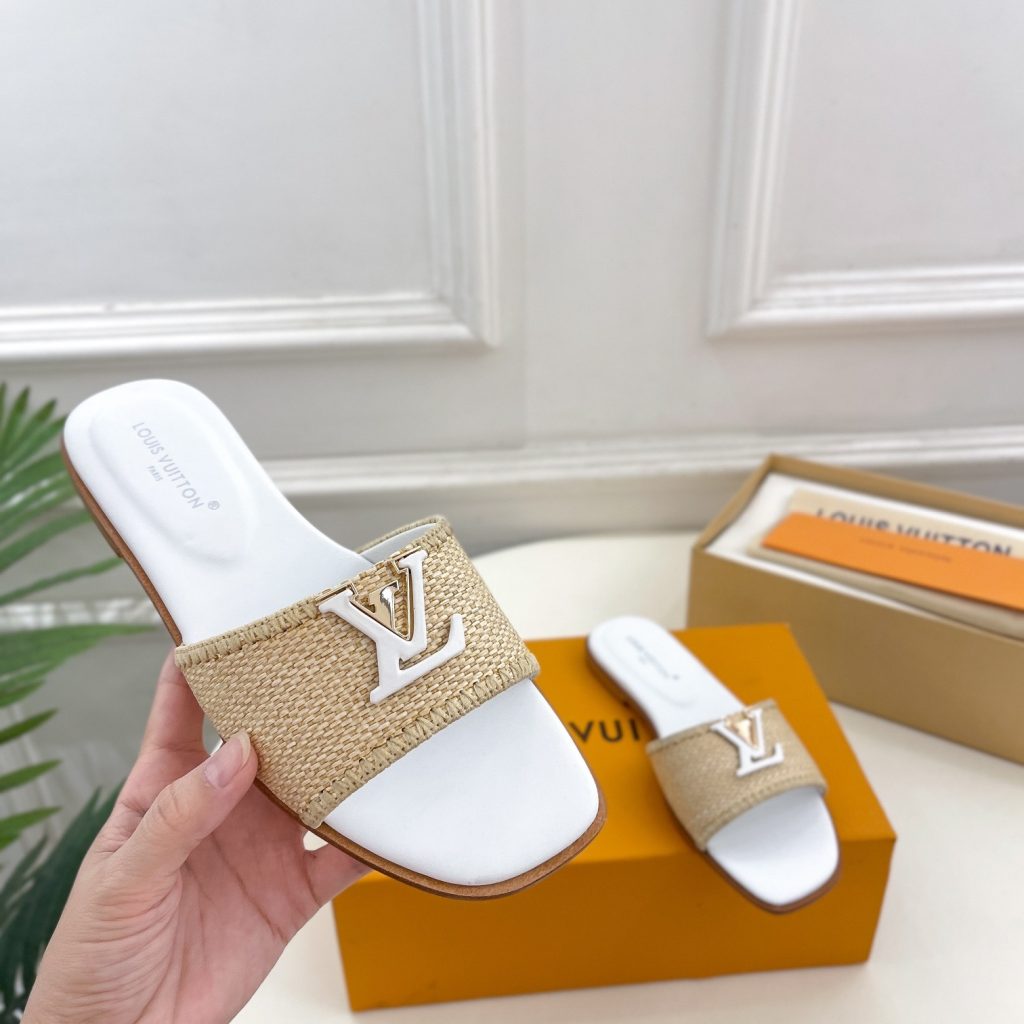 LOUIS VUITTON Sandals in Premium Leather with Molded Rubber Outsole