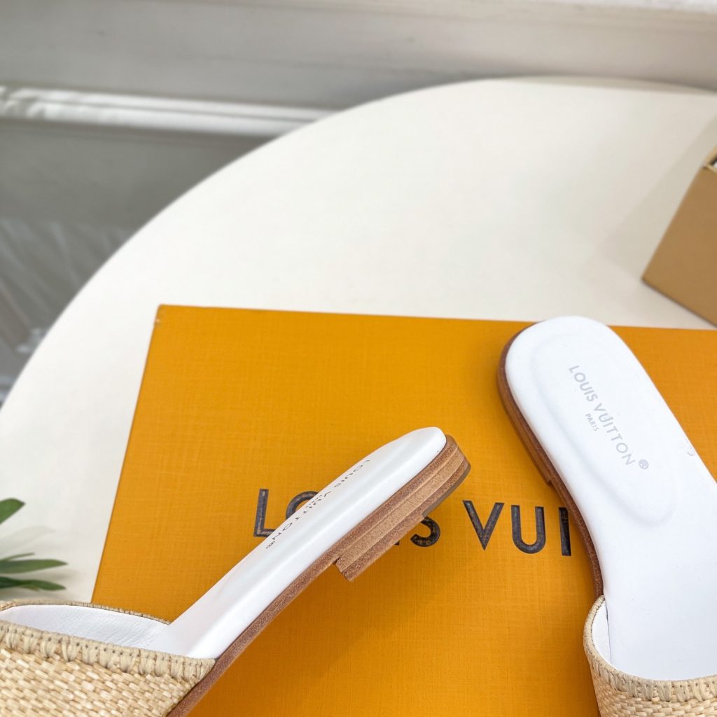 LOUIS VUITTON Sandals in Premium Leather with Molded Rubber Outsole