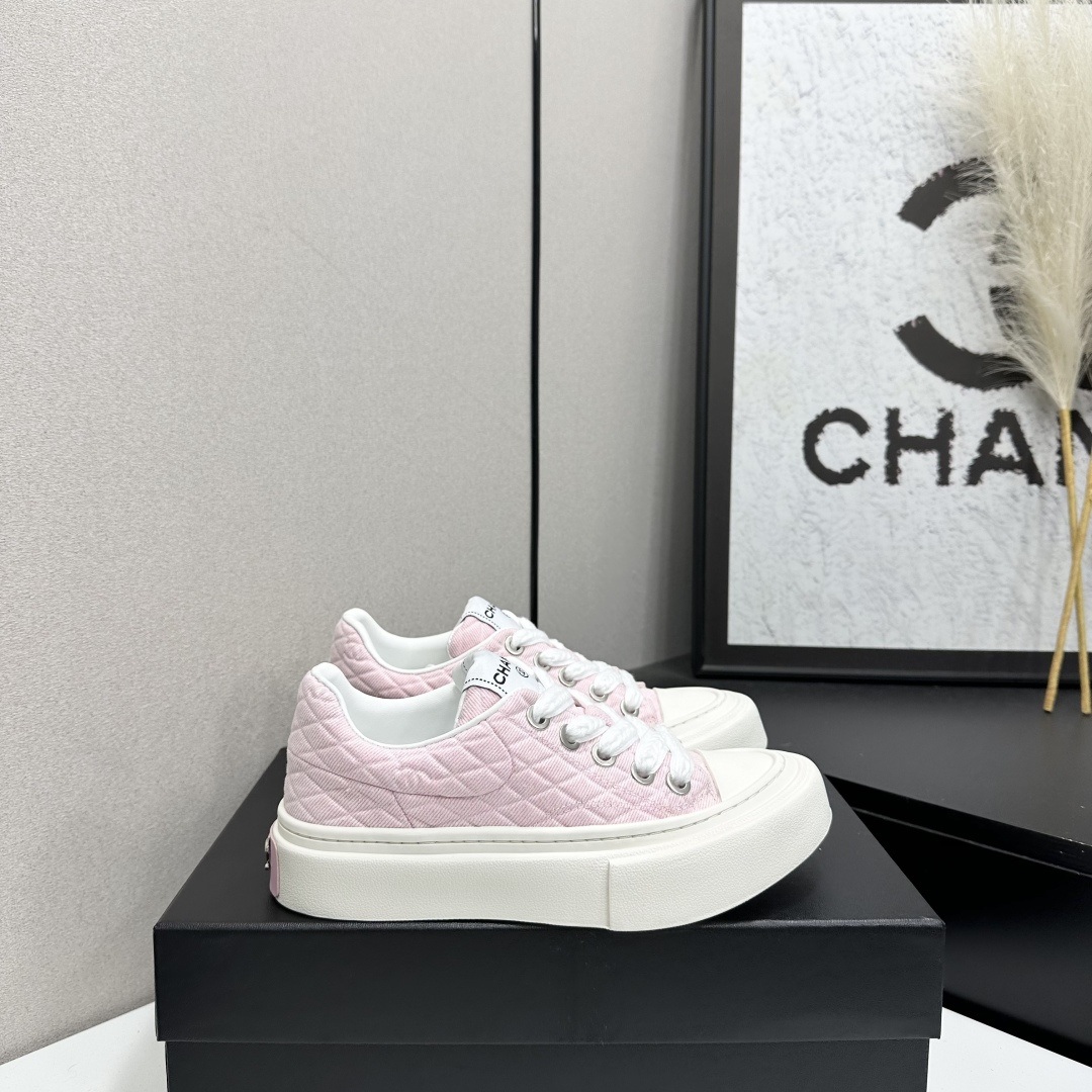 CHANEL Sneakers in Premium Leather with Molded Rubber Outsole