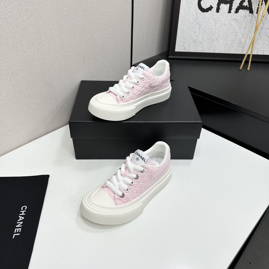 CHANEL Sneakers in Premium Leather with Molded Rubber Outsole