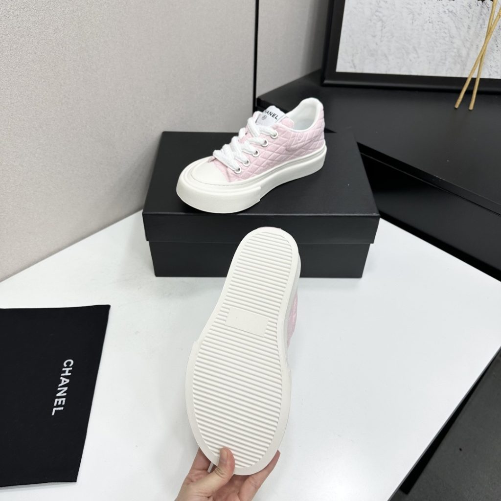 CHANEL Sneakers in Premium Leather with Molded Rubber Outsole
