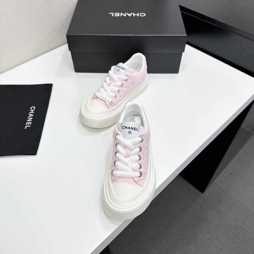 CHANEL Sneakers in Premium Leather with Molded Rubber Outsole