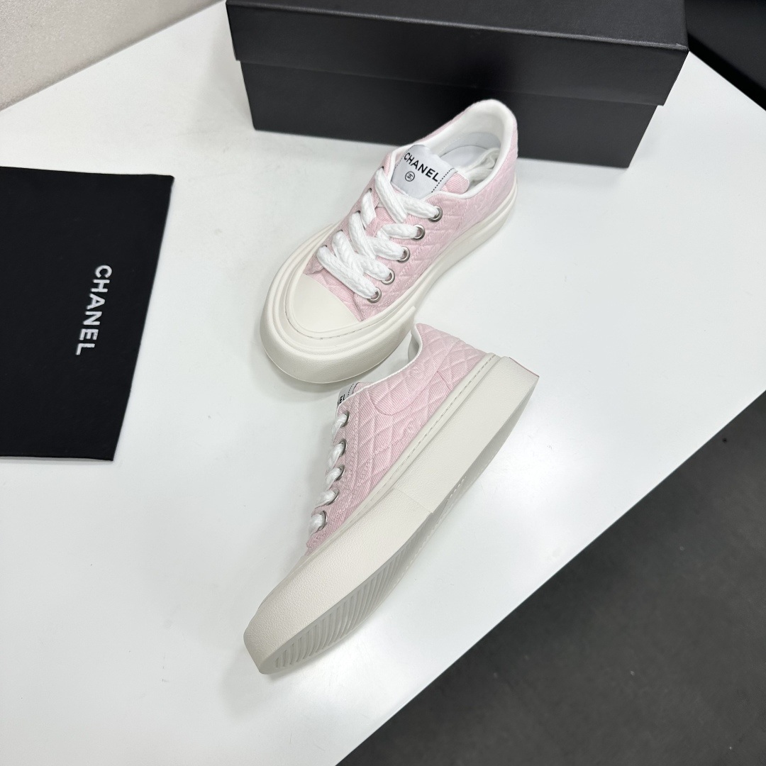 CHANEL Sneakers in Premium Leather with Molded Rubber Outsole