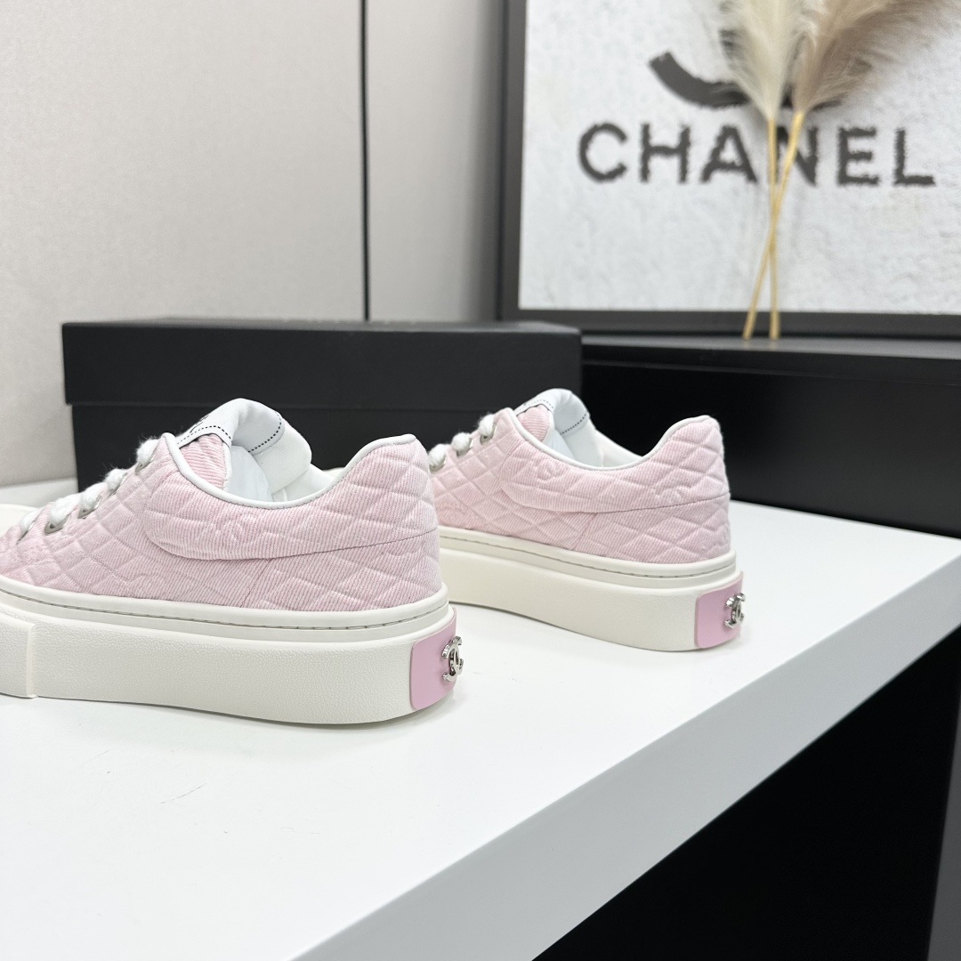 CHANEL Sneakers in Premium Leather with Molded Rubber Outsole