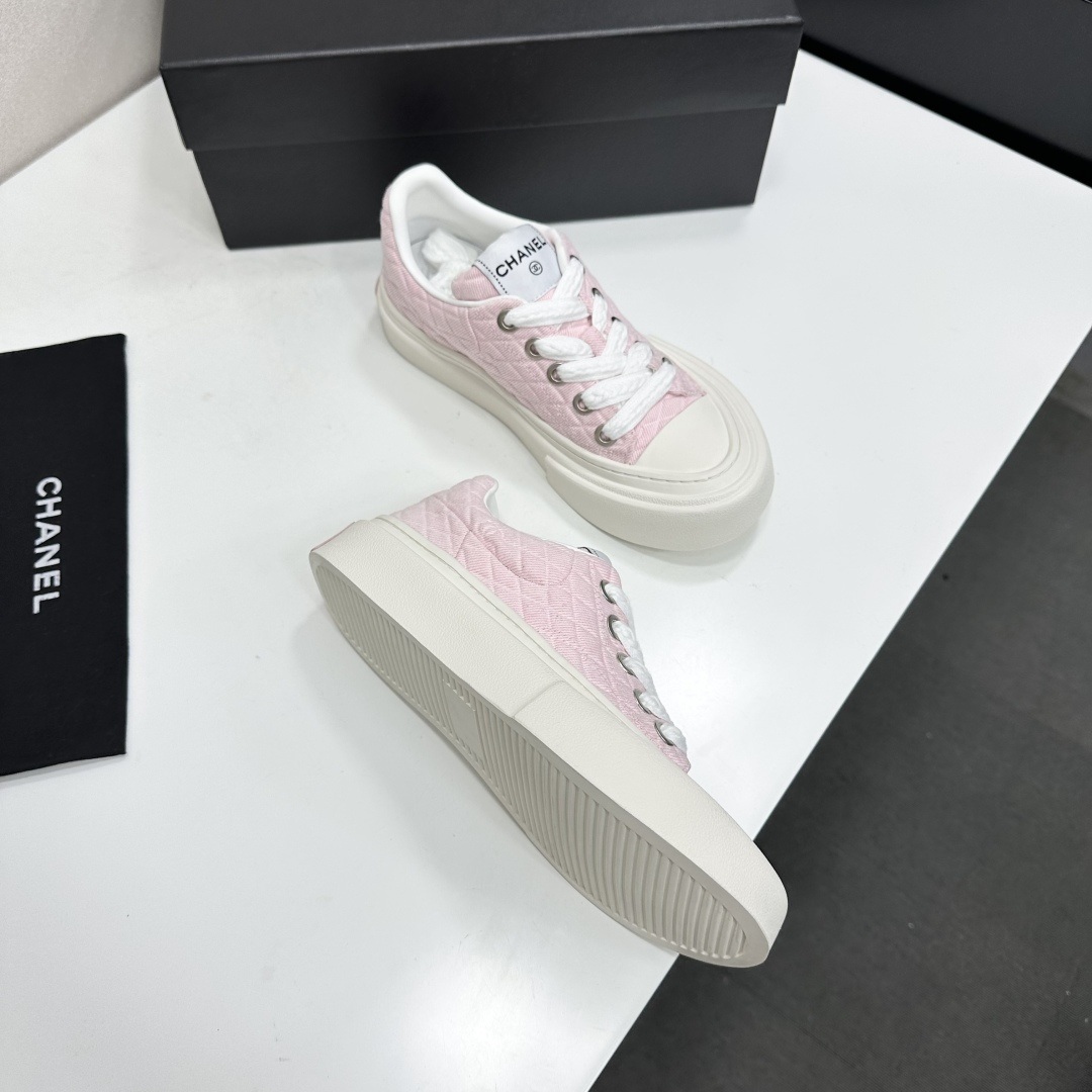 CHANEL Sneakers in Premium Leather with Molded Rubber Outsole
