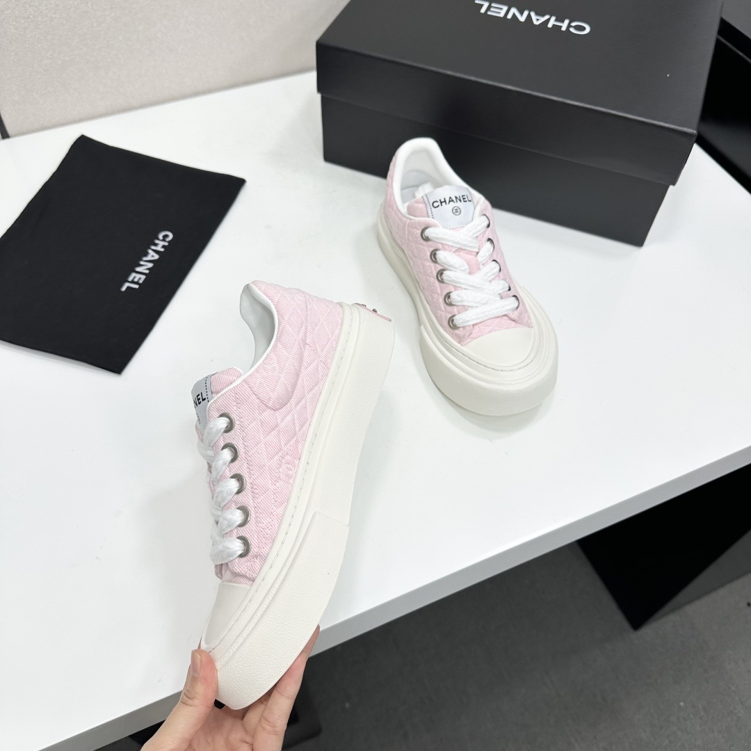CHANEL Sneakers in Premium Leather with Molded Rubber Outsole