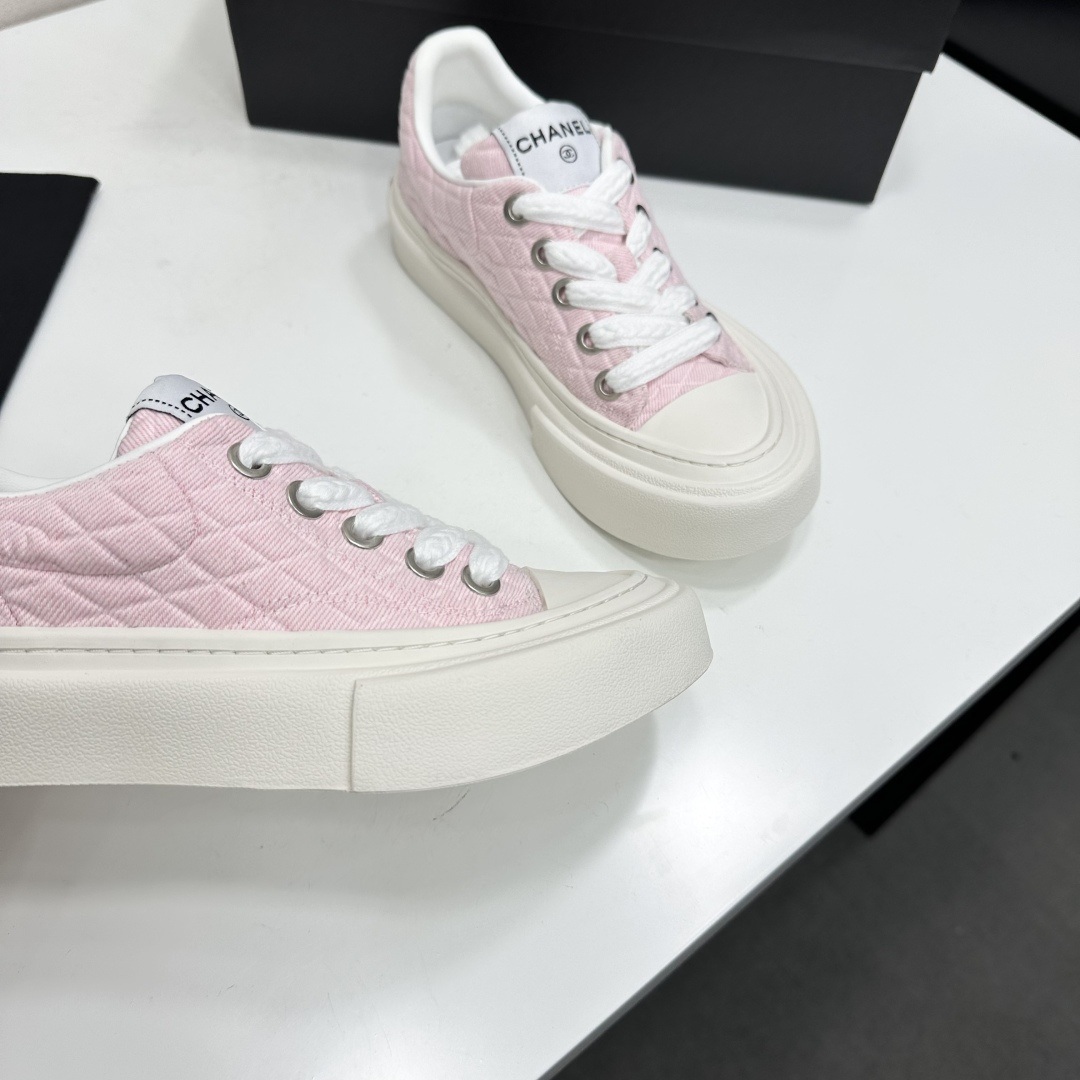 CHANEL Sneakers in Premium Leather with Molded Rubber Outsole