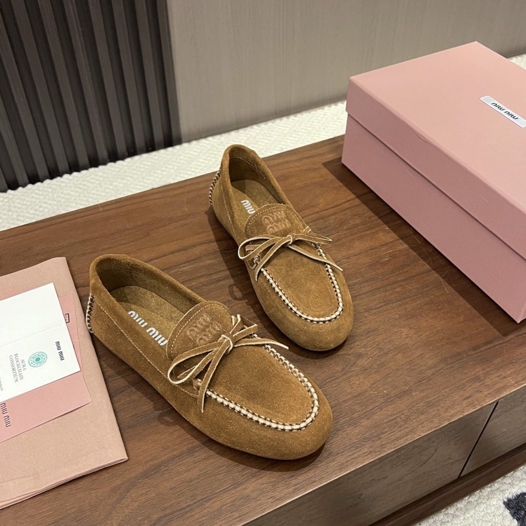 CHANEL Loafers in Premium Leather with Molded Rubber Outsole