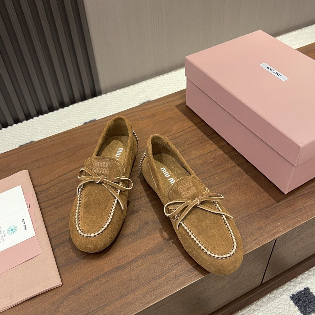 CHANEL Loafers in Premium Leather with Molded Rubber Outsole