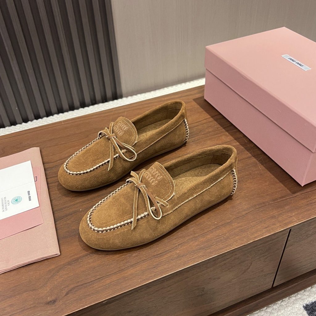 CHANEL Loafers in Premium Leather with Molded Rubber Outsole