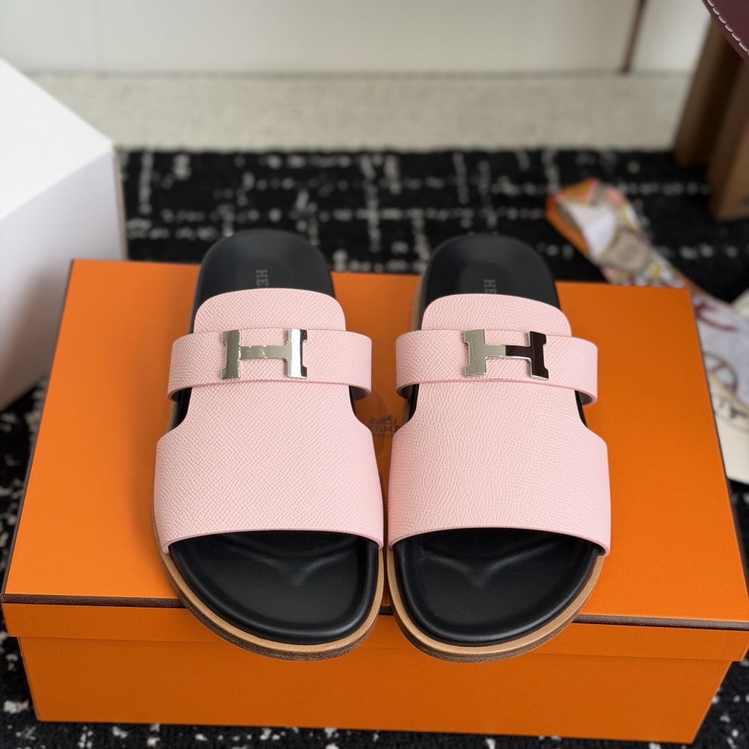 HERMES Sandals in Premium Leather with Molded Rubber Outsole