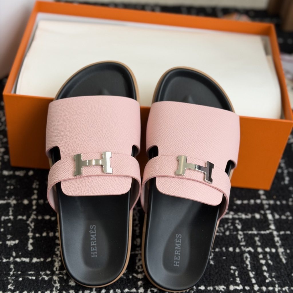 HERMES Sandals in Premium Leather with Molded Rubber Outsole