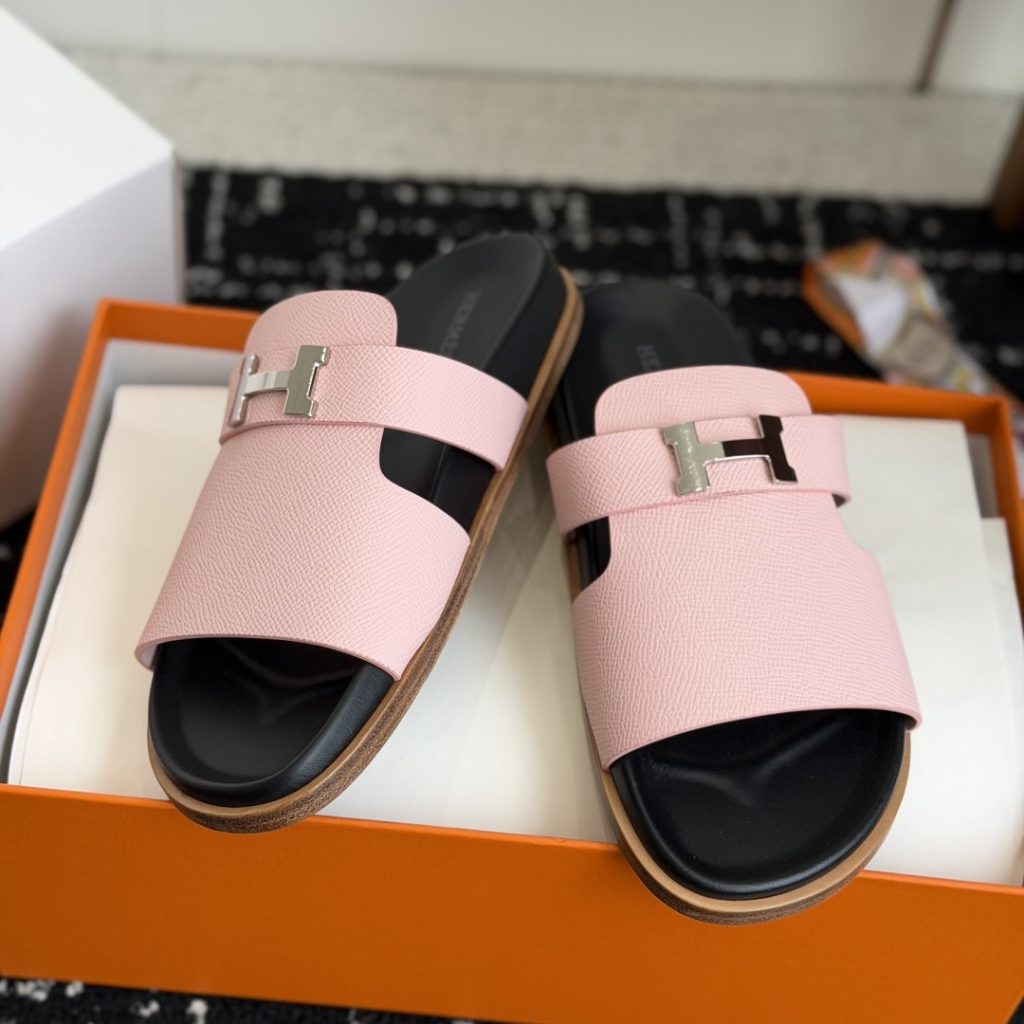 HERMES Sandals in Premium Leather with Molded Rubber Outsole