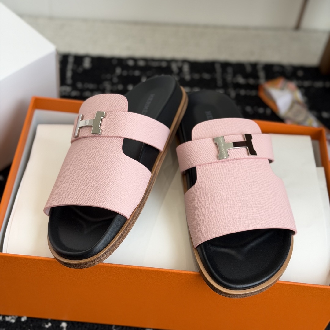 HERMES Sandals in Premium Leather with Molded Rubber Outsole