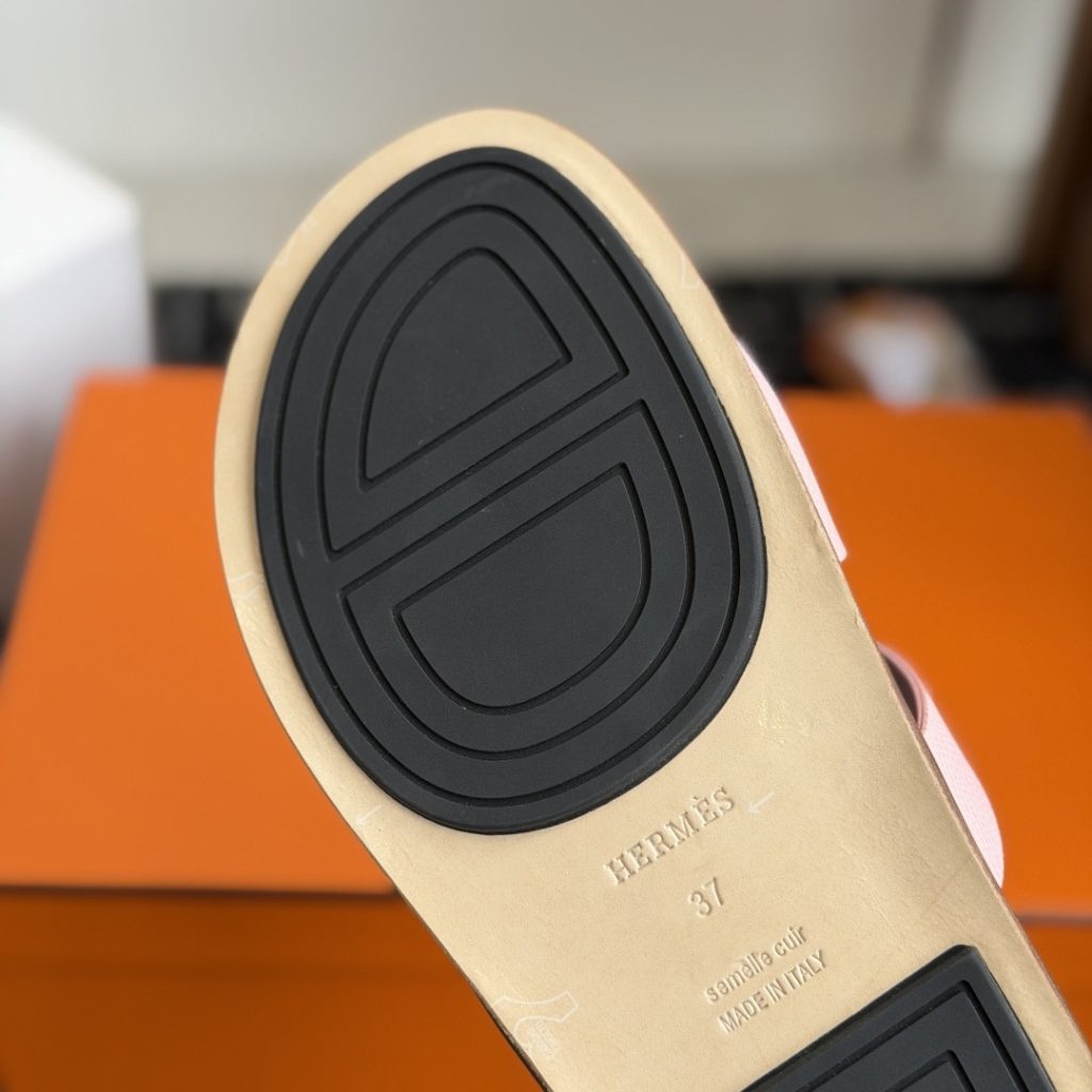 HERMES Sandals in Premium Leather with Molded Rubber Outsole